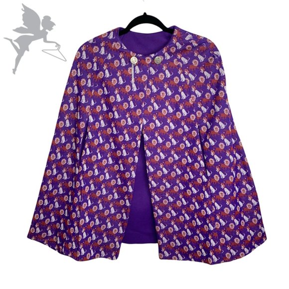 Vintage Jackets & Blazers - VINTAGE Reversible Lion Print Cape